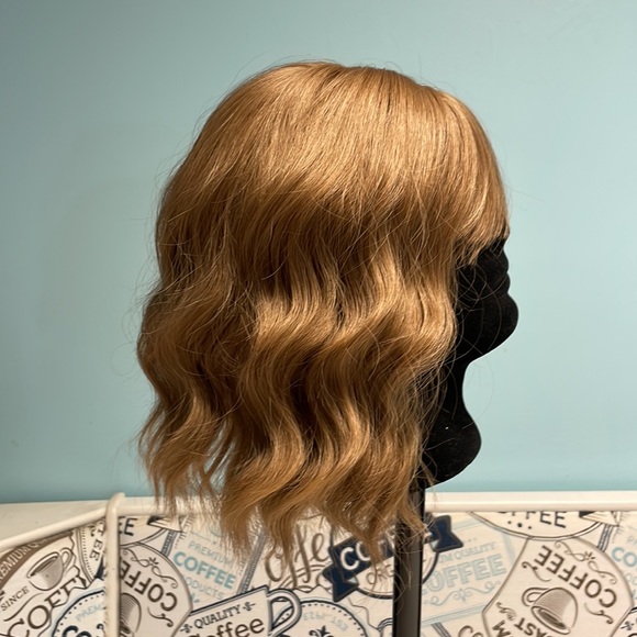 Caramel blonde short synthetic wig - Picture 1 of 7